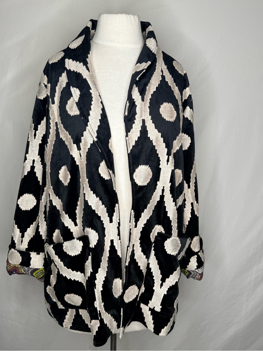 John Mark Black & Winter White Ikat Tapestry Open Front Oversized Jacket - Size